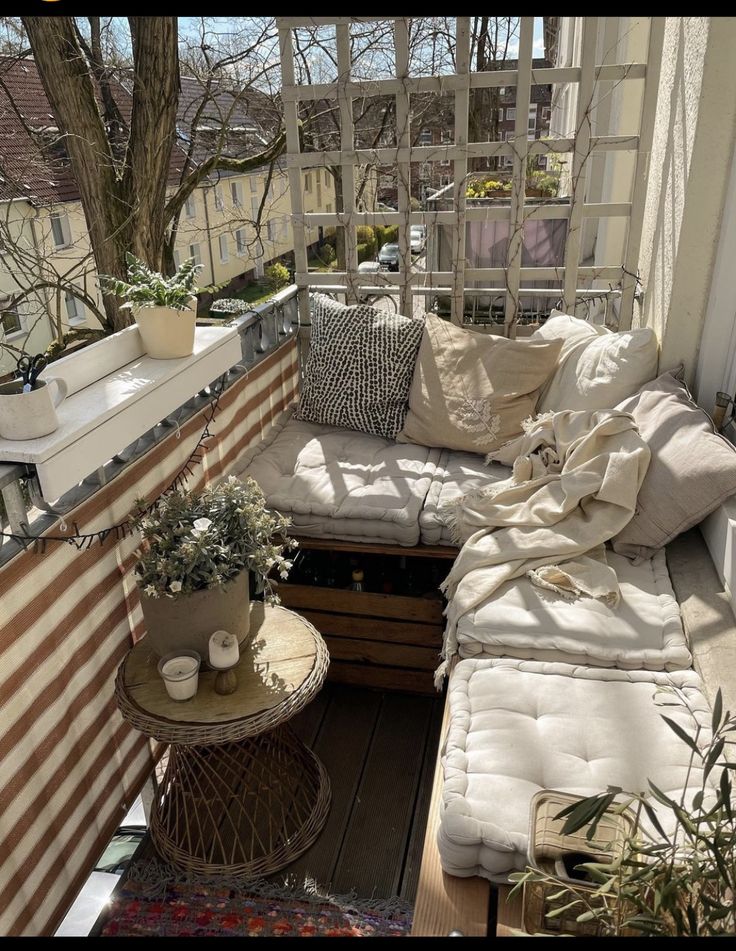 small apartment balcony privacy ideas