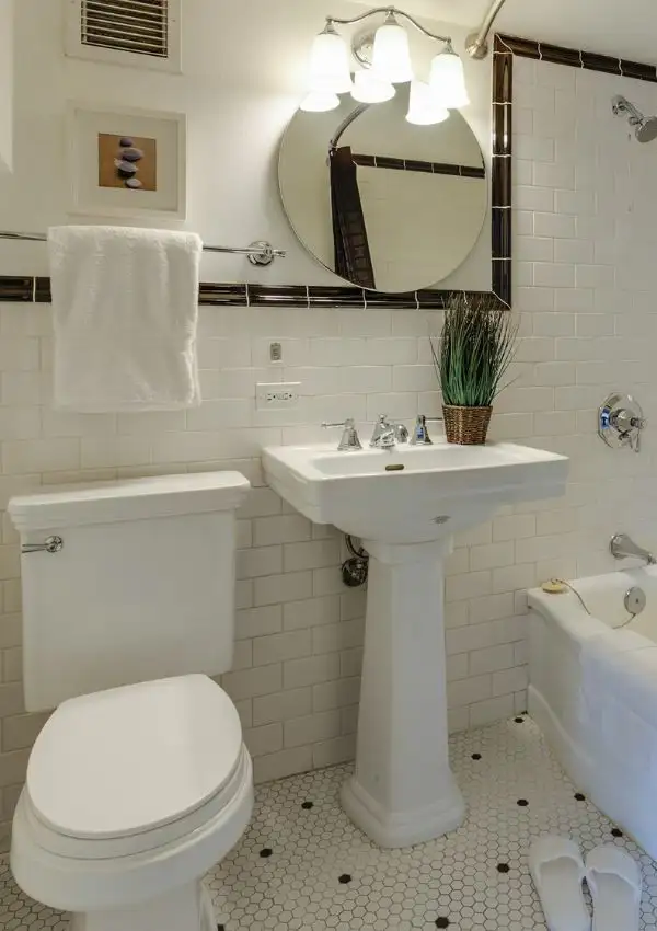 22 Best Over The Toilet Decor Ideas To Recreate On a Budget