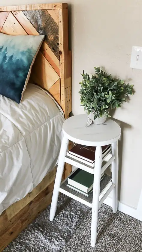 bedside table ideas for small spaces 