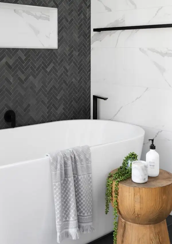 The Best Guest Bathroom Essentials List For a Warm Welcome