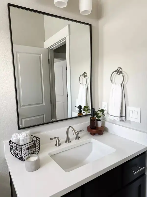 how to display towels in guest bathroom