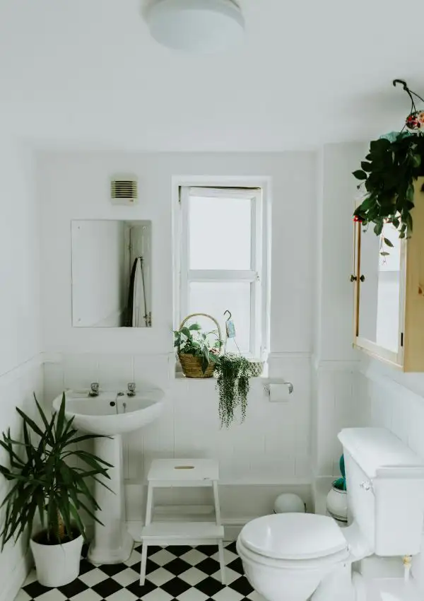 how to fill space in bathroom