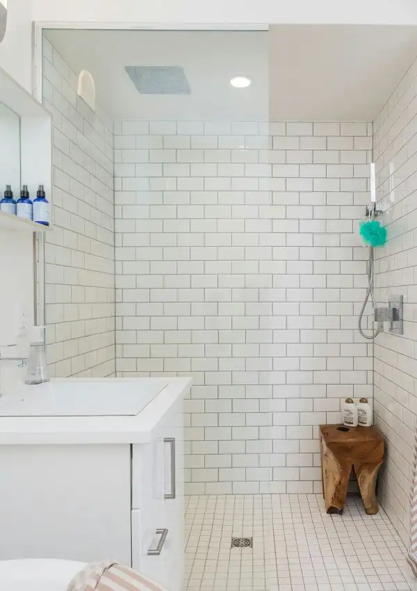 small bathroom decor ideas on a budget