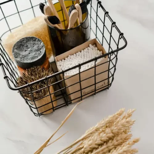 what to put in a guest room basket