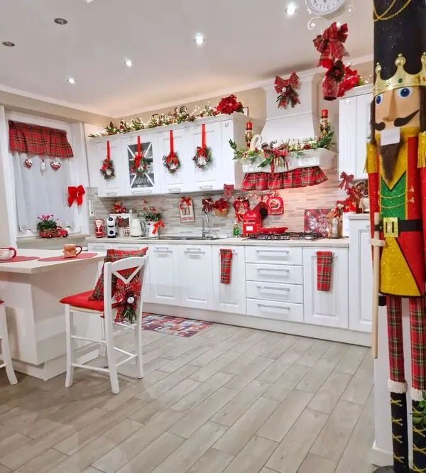 above kitchen cabinet christmas decor ideas