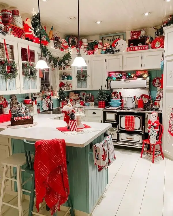 above kitchen cabinet christmas decor ideas