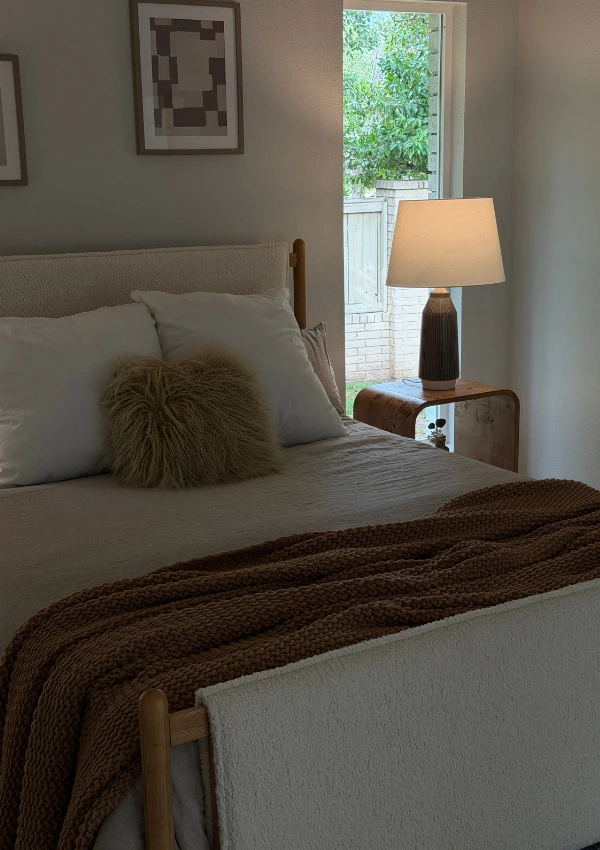 how to make a bed look like a hotel room 