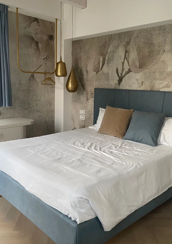 how to make a bed look luxurious           