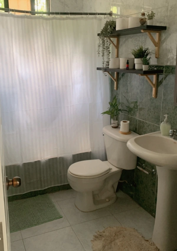 small bathroom decorating ideas to make it look bigger 