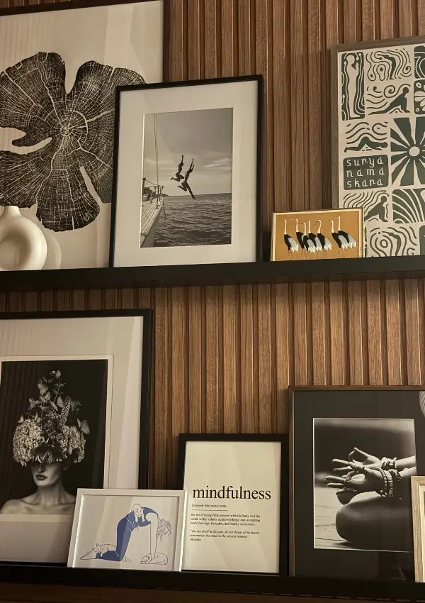 how to style floating shelves