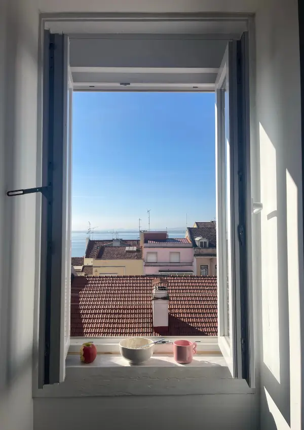 how to keep your room clean and smelling good